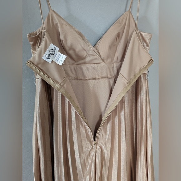 Steppin' Out Gold Pleated Skirt Cocktail Prom Dress Beaded Spaghetti Strap - Picture 5 of 7